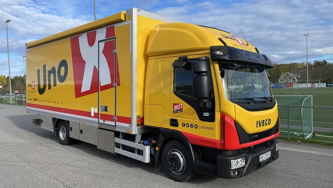 Iveco Eurocargo. Supportbil til Uno-X Pro Cycling Team!